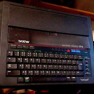 Electronic typewriter EP6 with word spell needs a cord an takes batteries